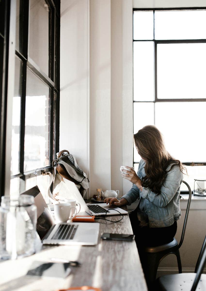 woman working remotely because she has flexible hours