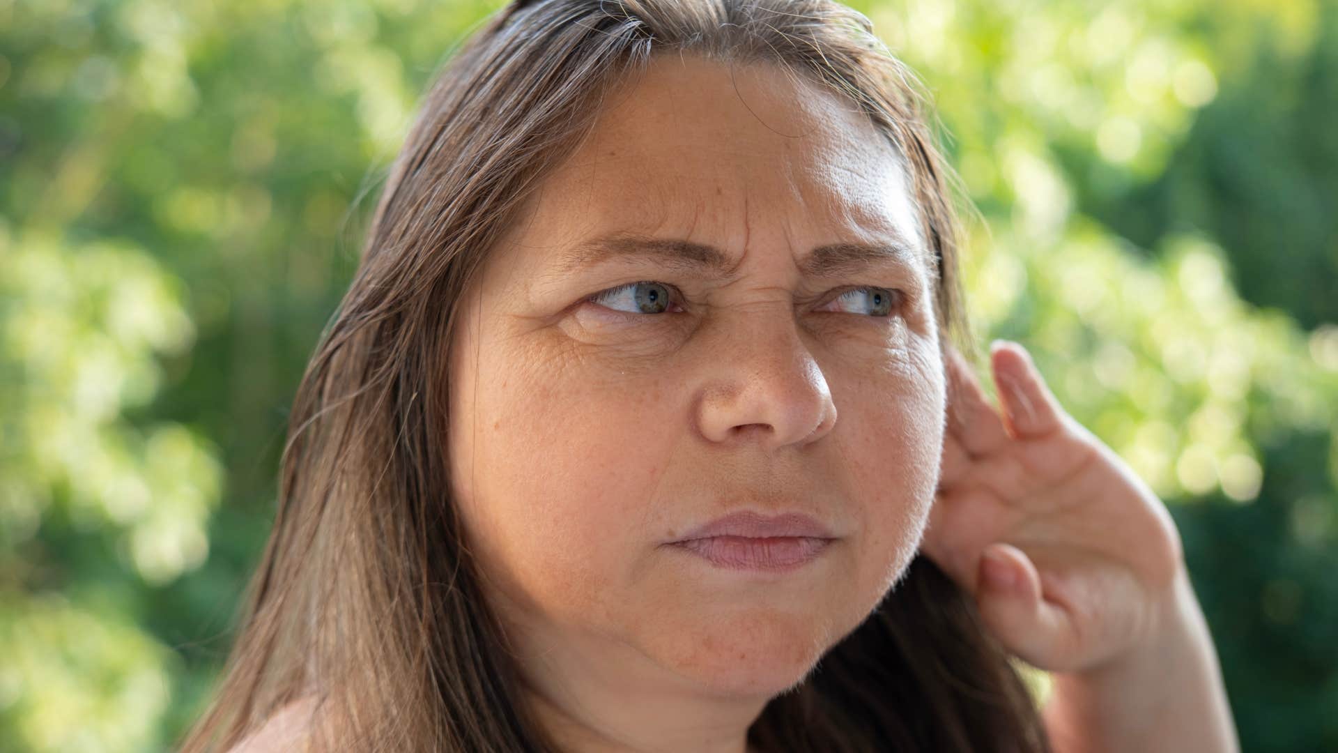 woman who has ringing in her ears as a migraine symtpom