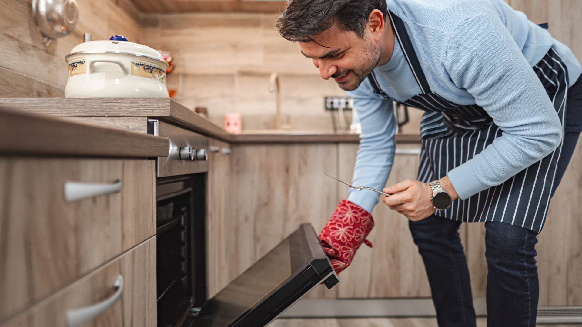 man cooking in oven leaving it dirty