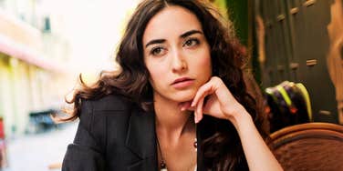 Offended woman, ending her marriage. 