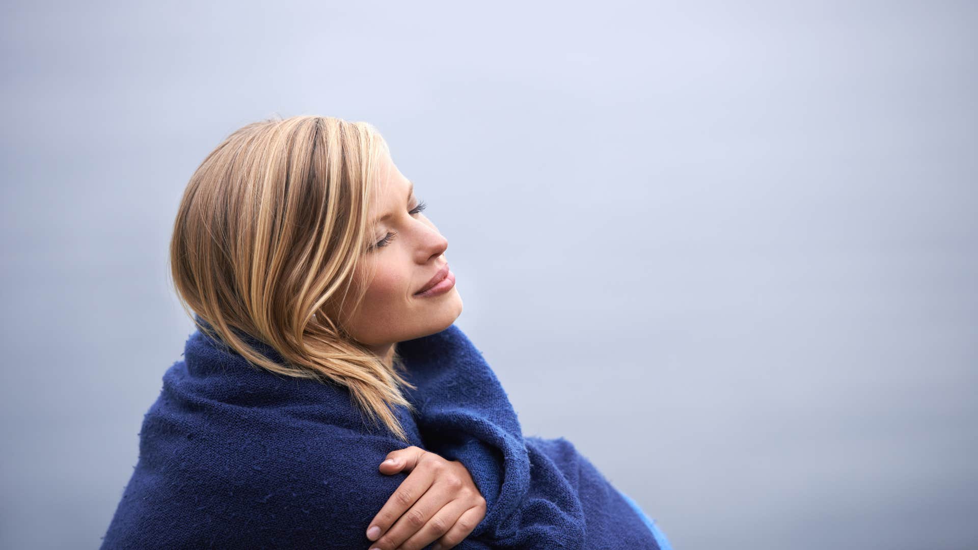 people who talk to themselves instead of just thinking silently usually have these reasons its a calming habit